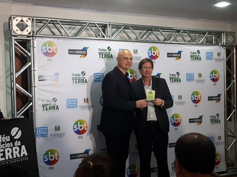 Cooperativa Santa Clara recebe Troféu Negócios da Terra