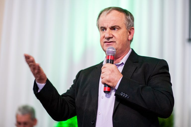 Sindilat prestigia lançamento da obra que marca o cinquentenário da Cooperativa Piá
