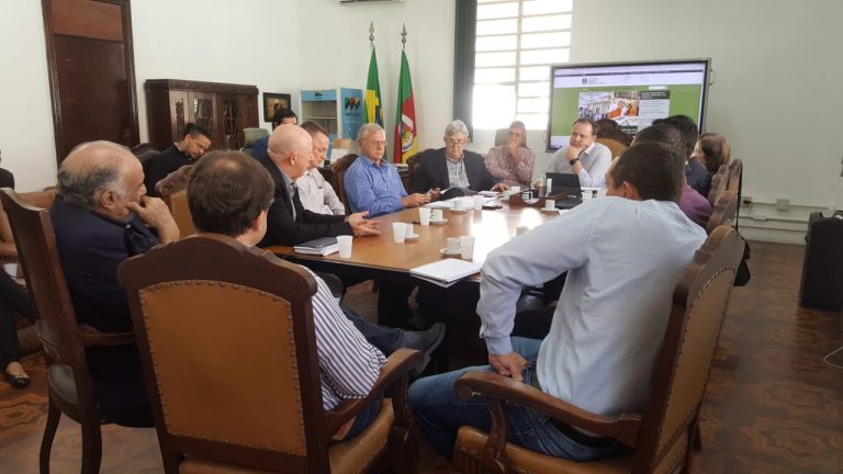 Entidades se reúnem para discutir inspeção sanitária no Estado