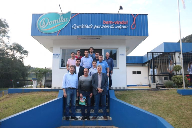 Sindilat visita fábrica da Domilac em São Domingos do Sul