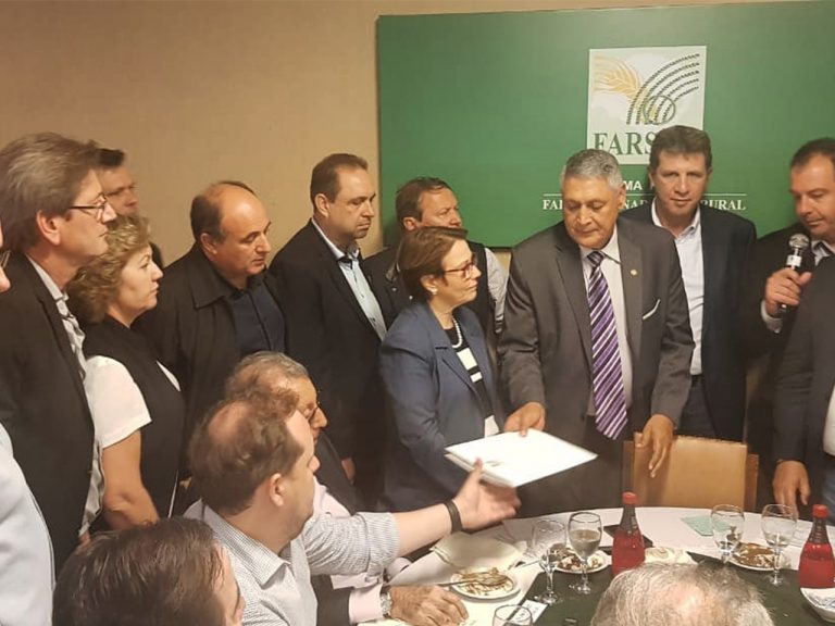 Ministra recebe demandas do setor lácteo gaúcho na Expointer