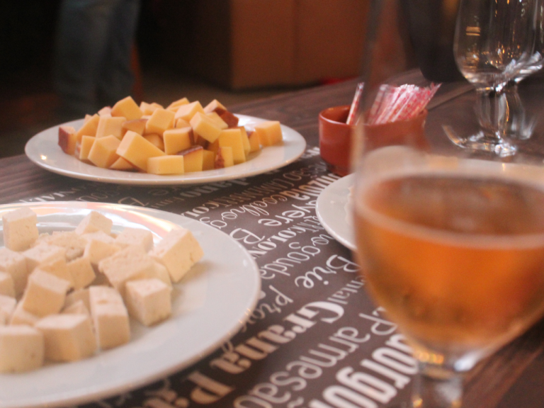 Harmonização de queijos e cervejas de jeito fácil é promovida pelo Pub do Queijo