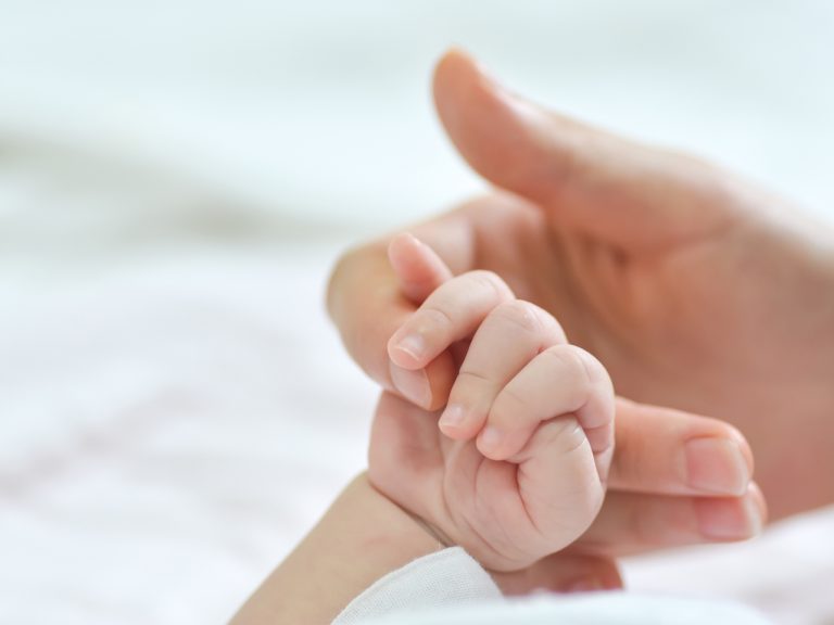 Sindilat apoia prorrogação de salário-maternidade em casos que exijam internação