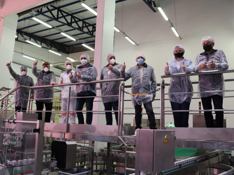 Parlamentares visitam cooperativa gaúcha em busca de soluções para a competitividade do setor lácteo brasileiro