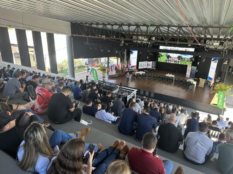 Milk Summit 2025 abre caminhos para o leite sustentável
