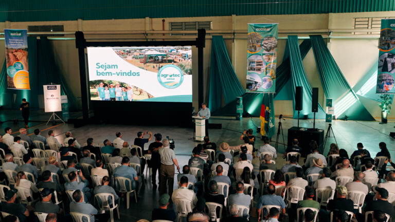Agrotec Cotrisal destaca avanços na produção de leite com gestão e inovação  