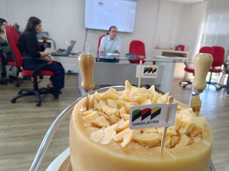 Sindilat/RS integra as atividades de celebração do Dia Mundial do Leite